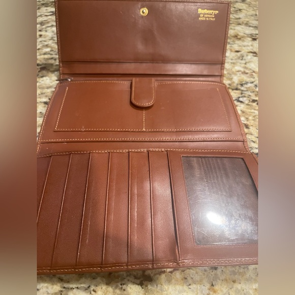 Authentic Burberry bifold wallet - Picture 5 of 5